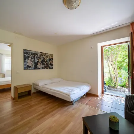 Easy By La Perla Hotel